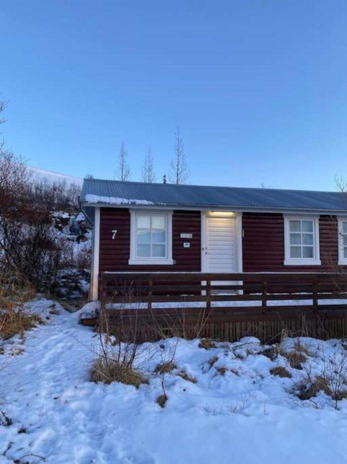 Cozy 2 Bedroom Cottage With Hot Tub Akureyri Bagian luar foto