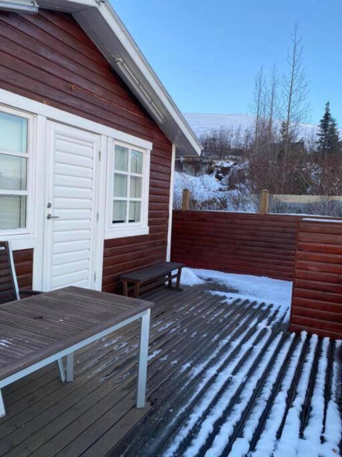Cozy 2 Bedroom Cottage With Hot Tub Akureyri Bagian luar foto