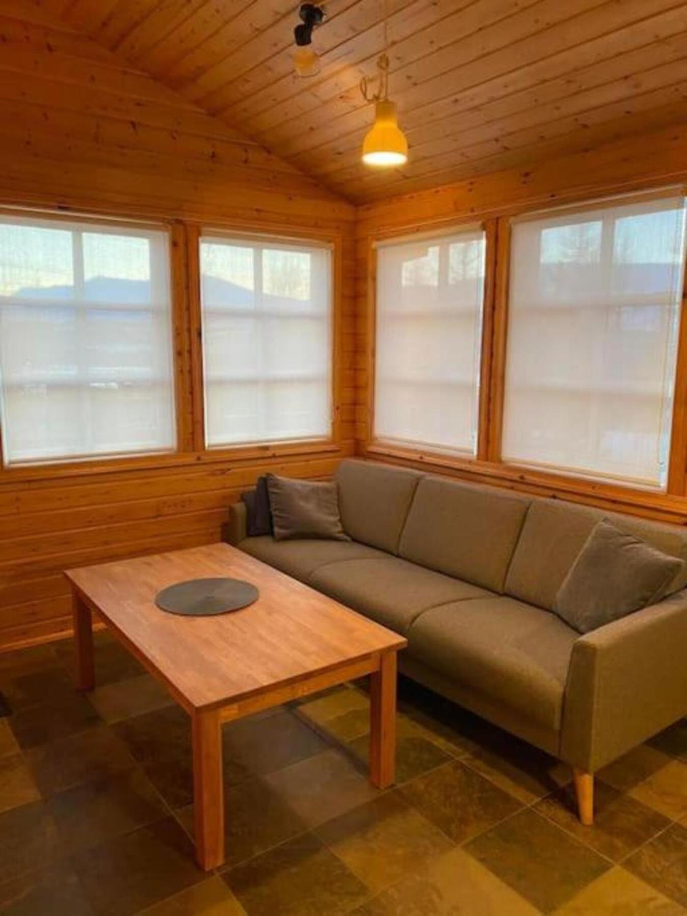 Cozy 2 Bedroom Cottage With Hot Tub Akureyri Bagian luar foto